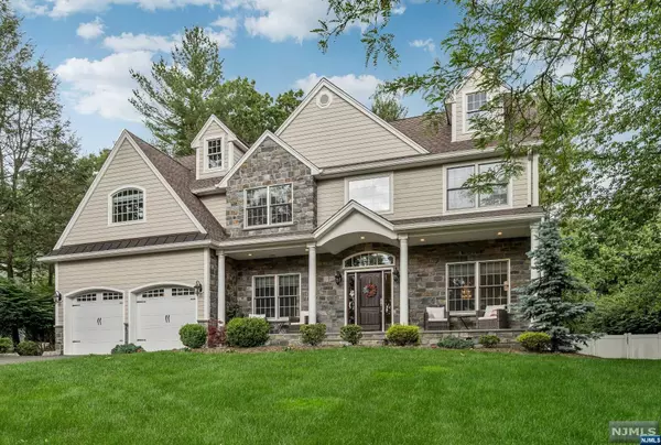 16 Heights RD, Allendale, NJ 07401