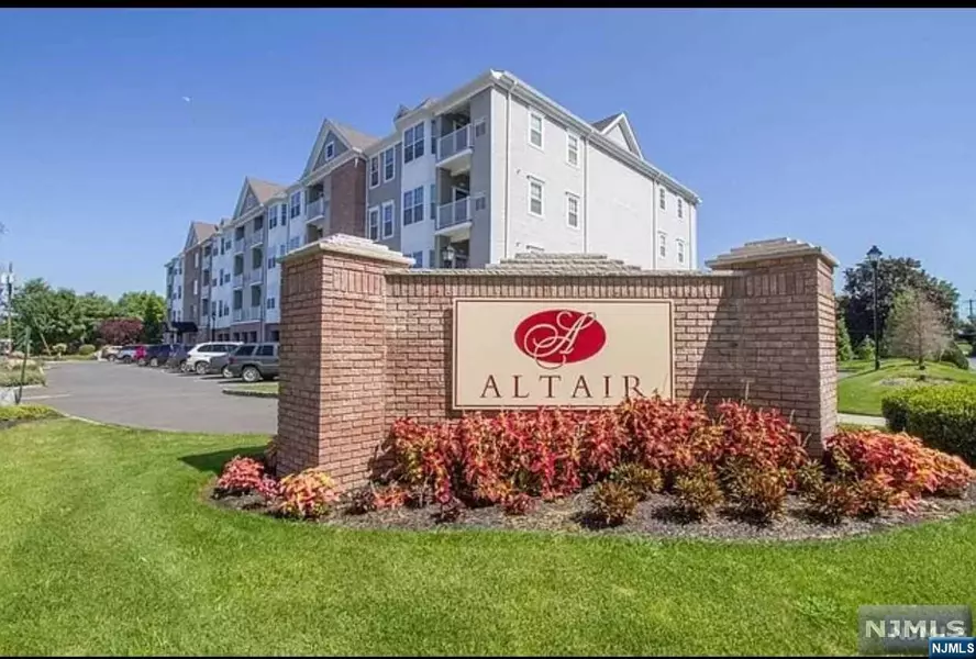 279 Cory LN #279, Elmwood Park, NJ 07407