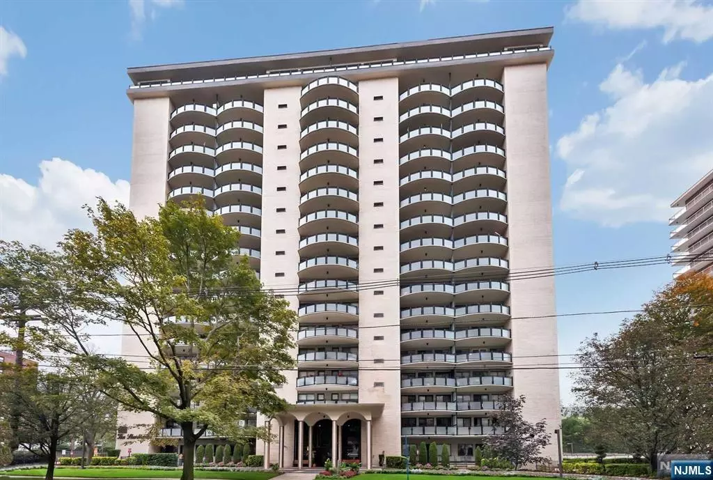 Hackensack, NJ 07601,125 Prospect AVE #18J