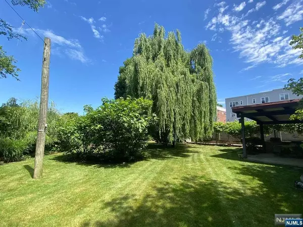 Rutherford, NJ 07070,112 Carneer AVE