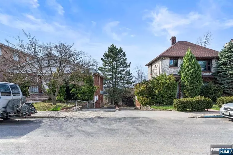 145 Morningside LN, Palisades Park, NJ 07650