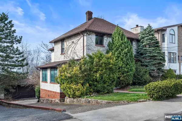 Palisades Park, NJ 07650,145 Morningside LN