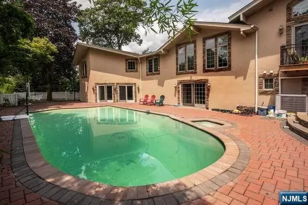 Englewood Cliffs, NJ 07632,108 Hollywood AVE