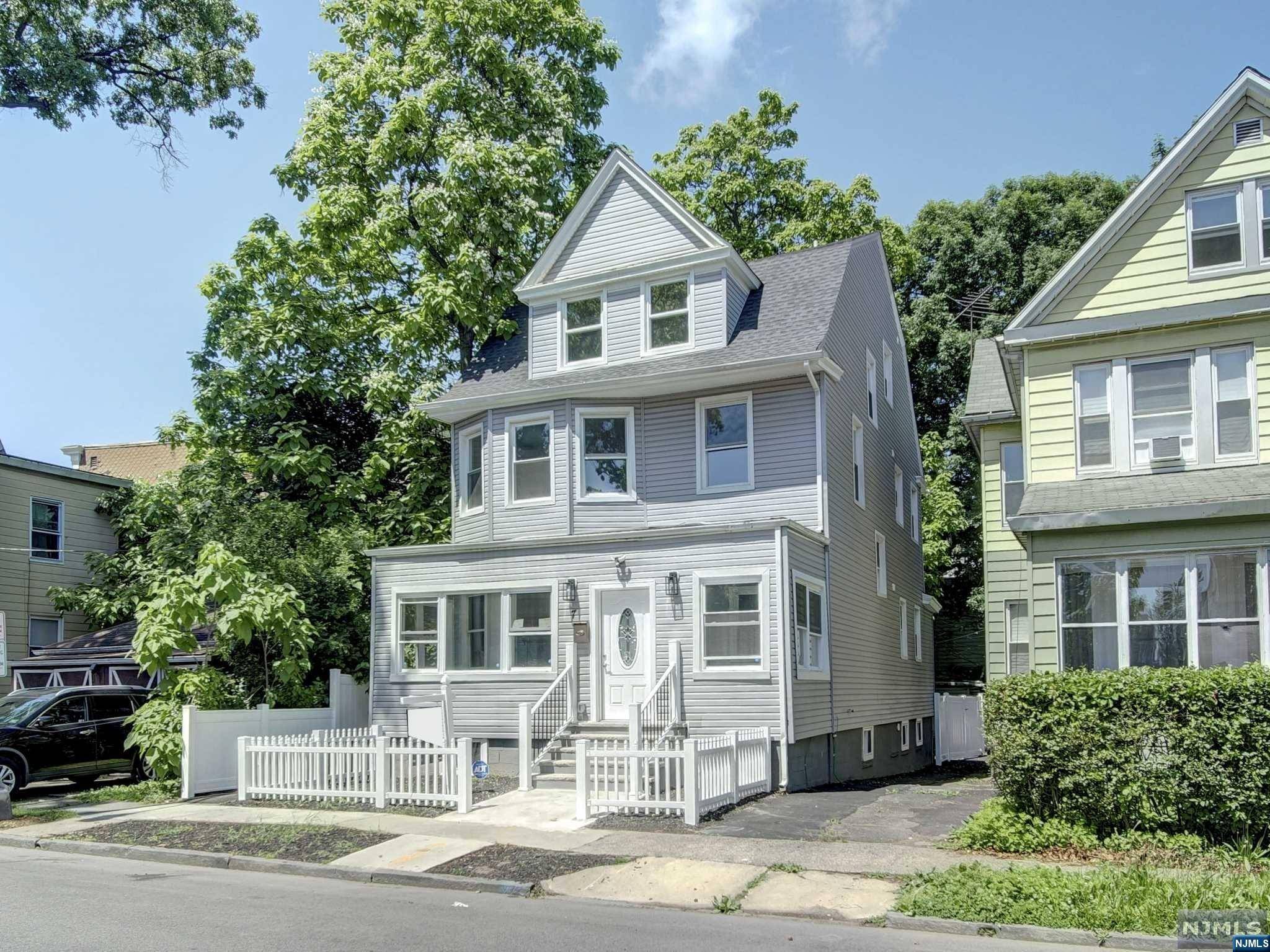 7 N 17th ST, East Orange, NJ 07017
