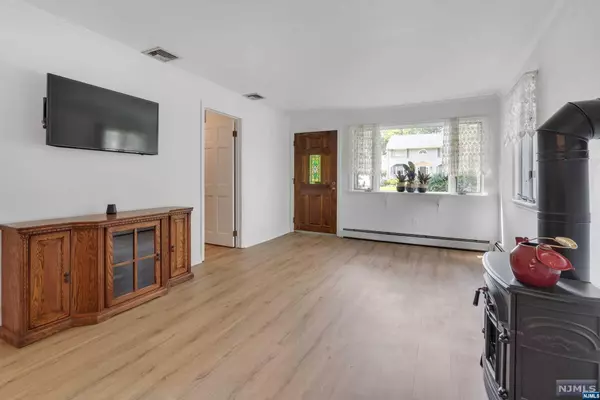 Twp Of Washington, NJ 07676,321 Colonial BLVD