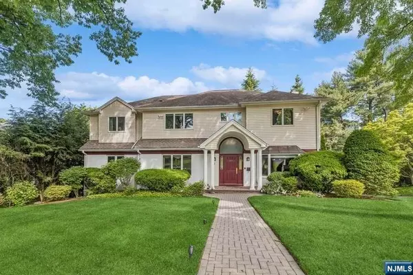 641 N Forest DR, Teaneck, NJ 07666