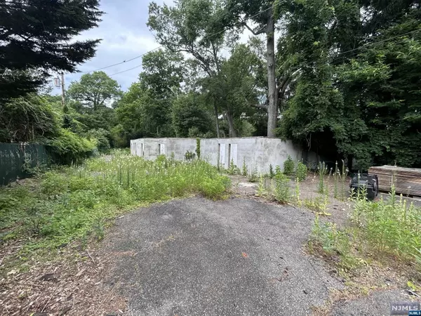 Paramus, NJ 07652,495 Paramus RD