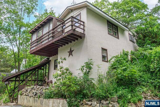 78 Bayonne DR, West Milford, NJ 07421