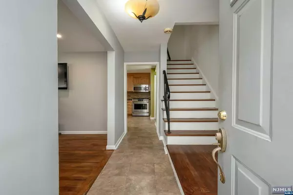 Teaneck, NJ 07666,205 Henry ST