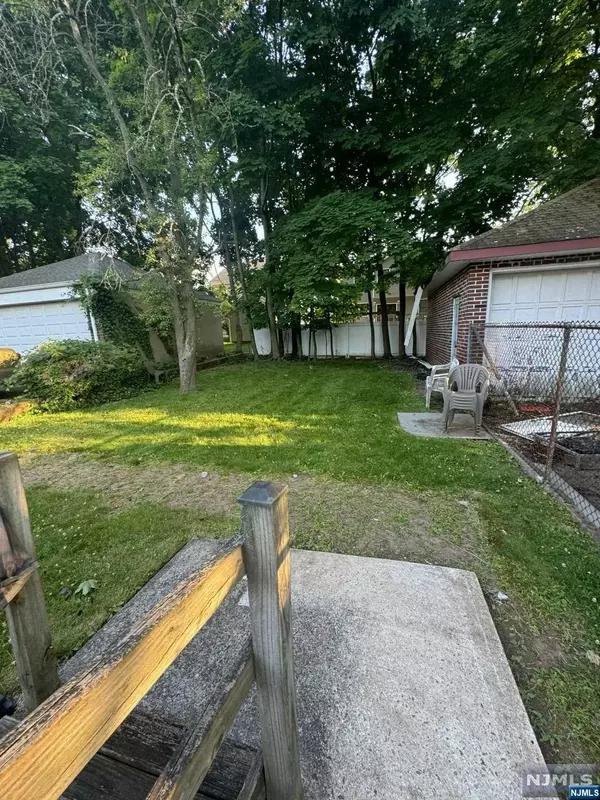 Teaneck, NJ 07666,264 Merrison ST