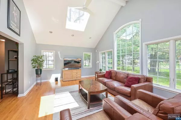 Haworth, NJ 07641,293 Spring LN