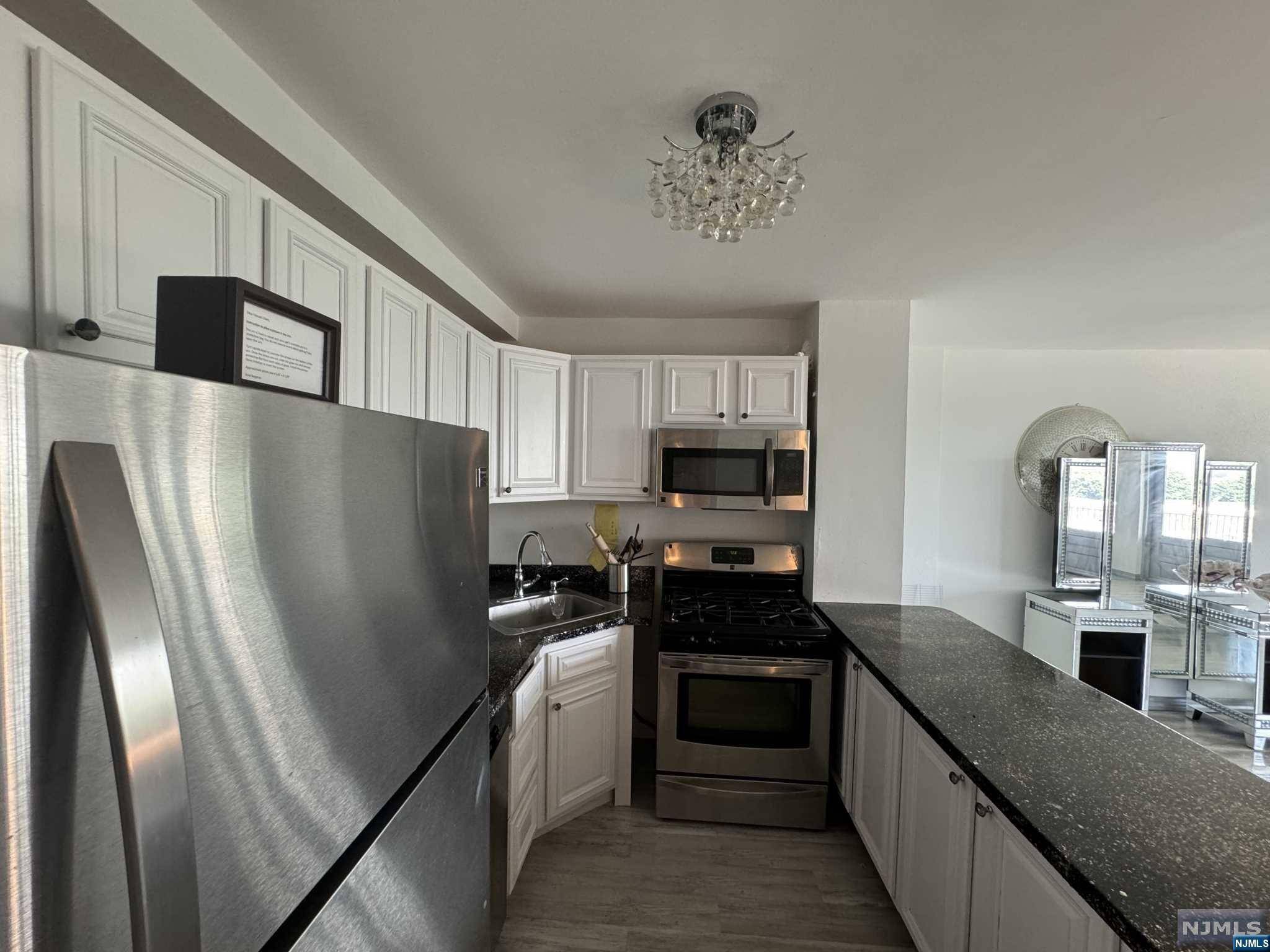 Passaic, NJ 07055,285 Aycrigg AVE #10H