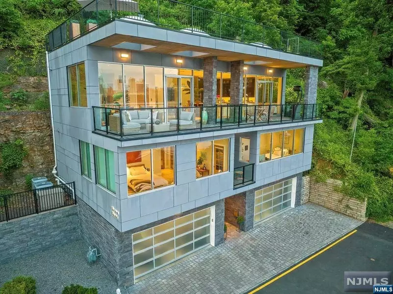 34 Shore RD, Edgewater, NJ 07020