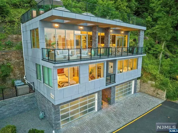 34 Shore RD, Edgewater, NJ 07020