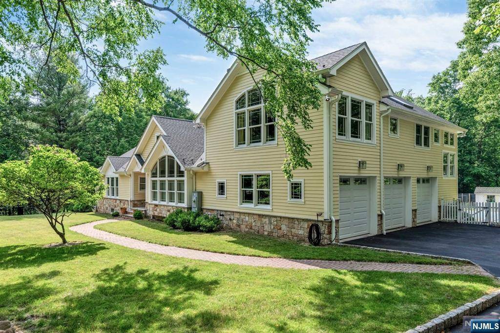31 Timberlane RD, Upper Saddle River, NJ 07458