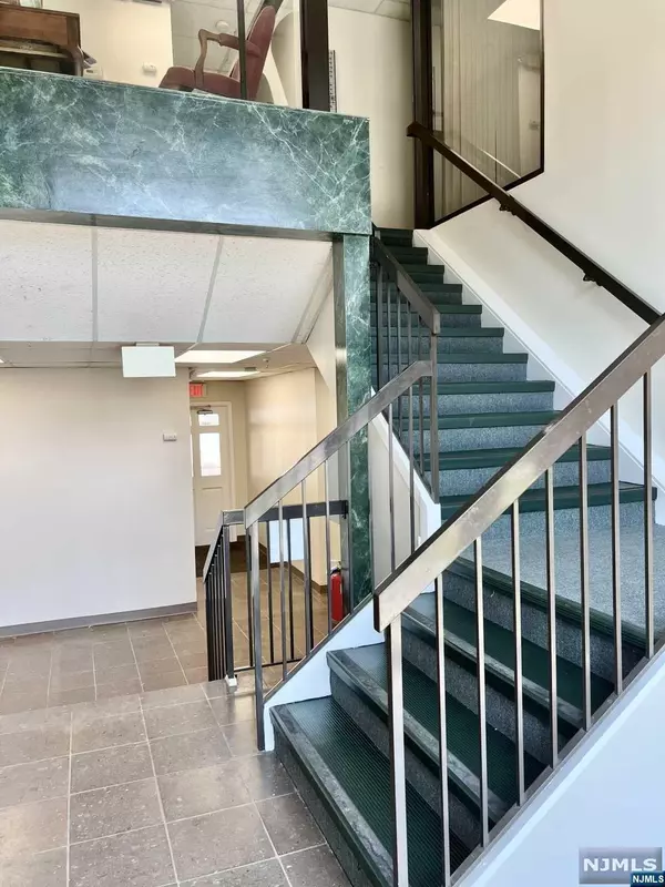 Wyckoff, NJ 07481,385 Clinton AVE #Back