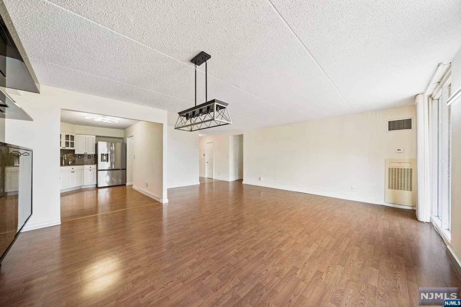 Edgewater, NJ 07020,1055 River RD #312