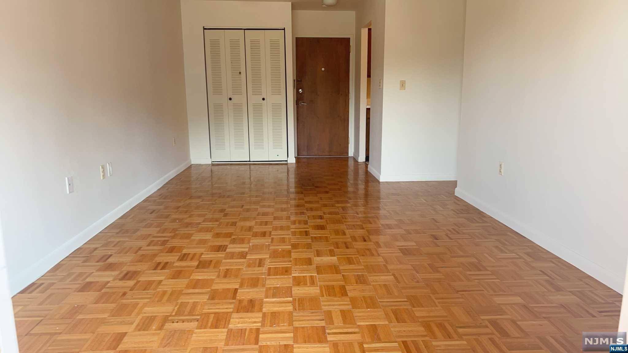 Edgewater, NJ 07020,1111 River RD #C19