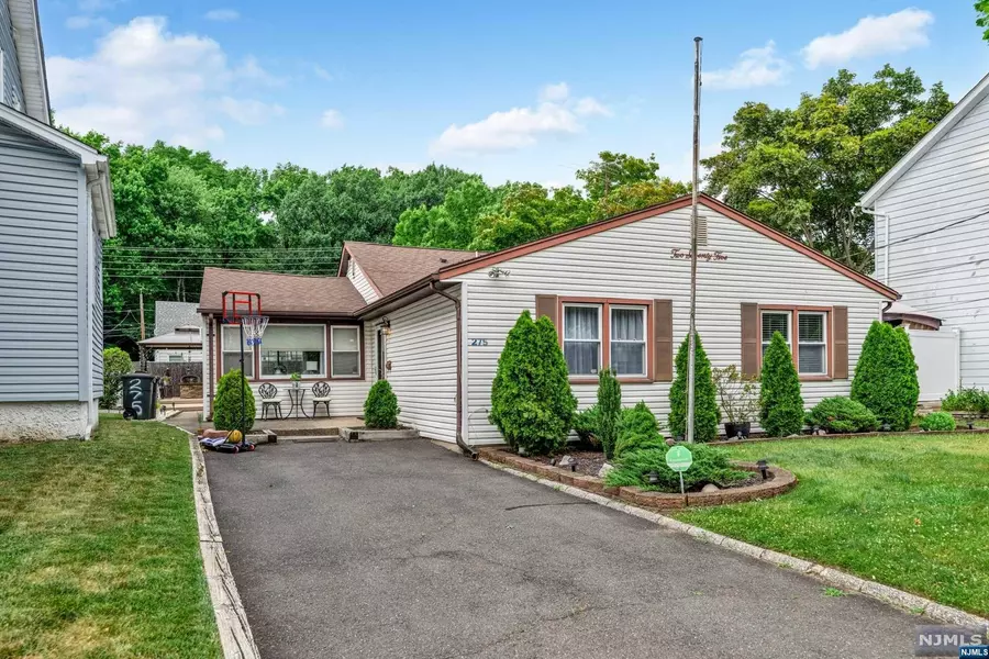 275 Falmouth AVE, Elmwood Park, NJ 07407