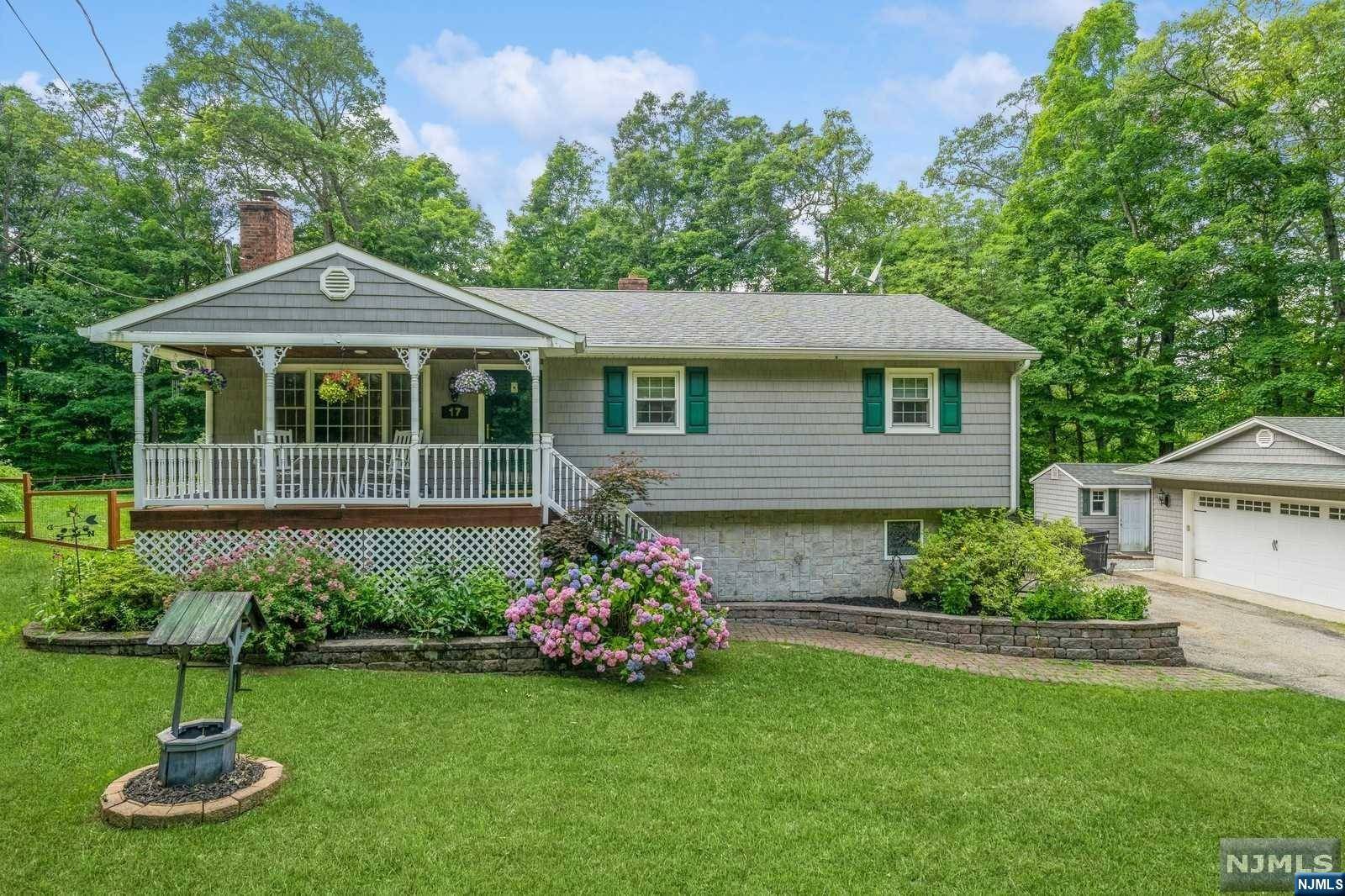 17 Acorn DR, Vernon, NJ 07422