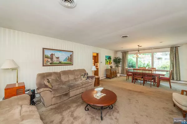 Pompton Lakes, NJ 07442,320 Lenox AVE