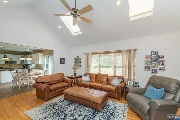 Pompton Lakes, NJ 07442,116 Riverdale BLVD