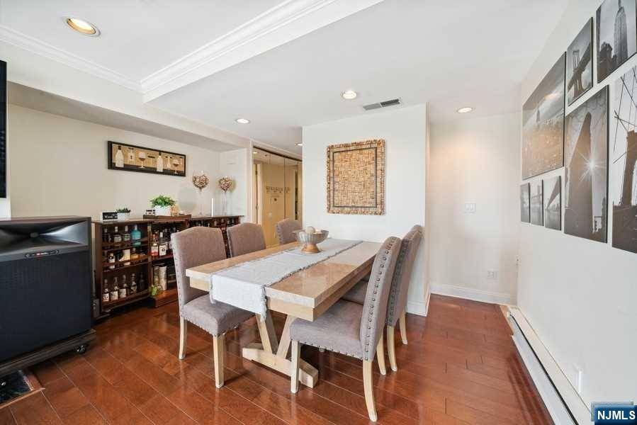 Weehawken, NJ 07086,600 Harbor BLVD #923/925