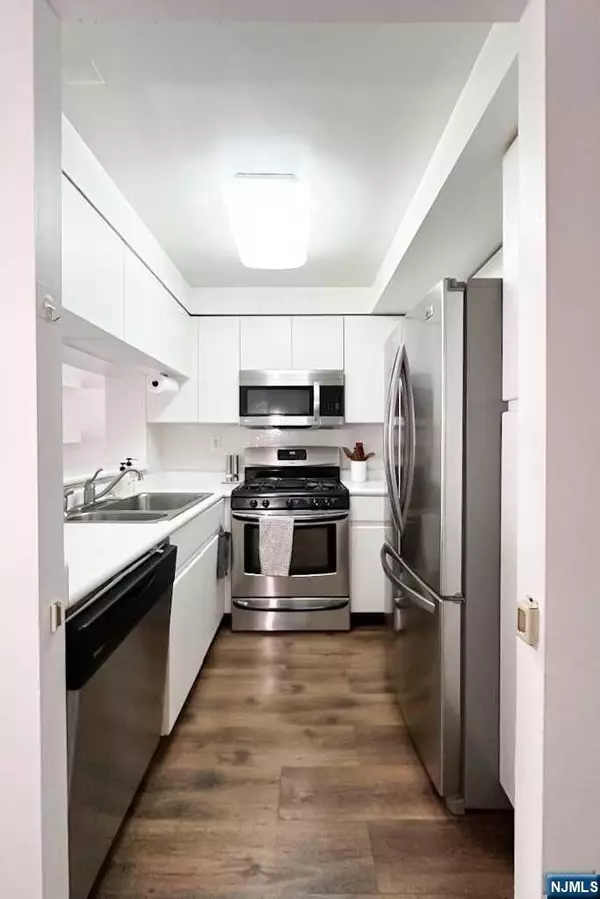 Edgewater, NJ 07020,308 Ellery CT #308