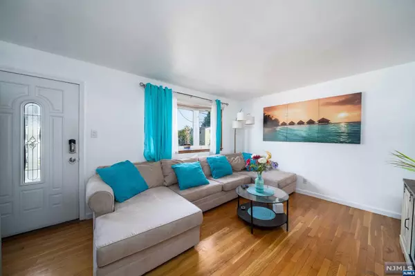 Secaucus, NJ 07094,695 4th ST