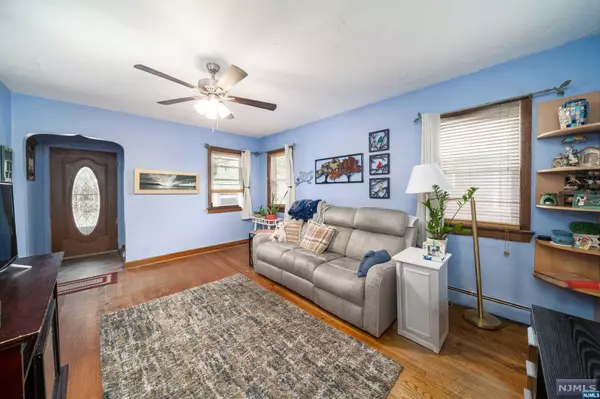 Little Ferry, NJ 07643,22 Center ST