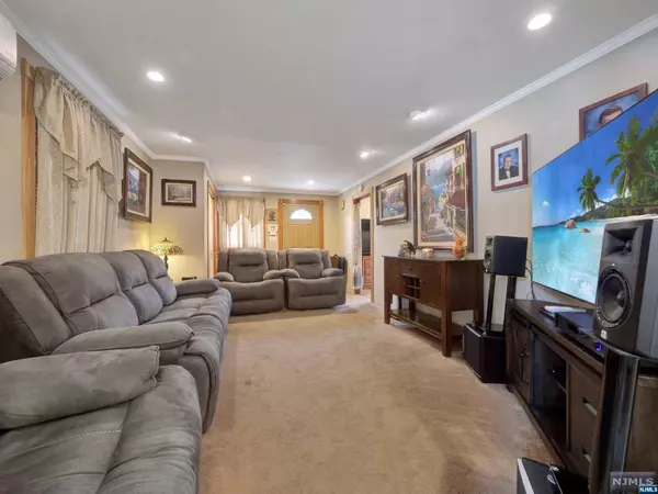 Pompton Lakes, NJ 07442,310 Colfax AVE