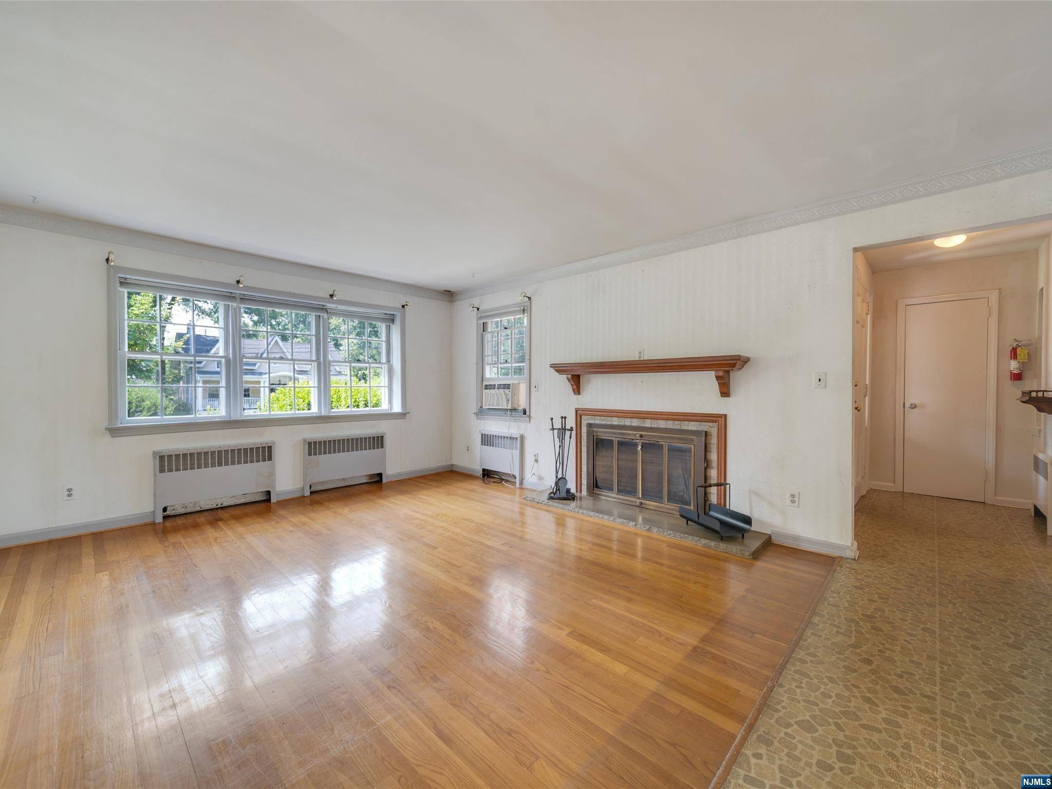 Oradell, NJ 07649,472 Grove ST