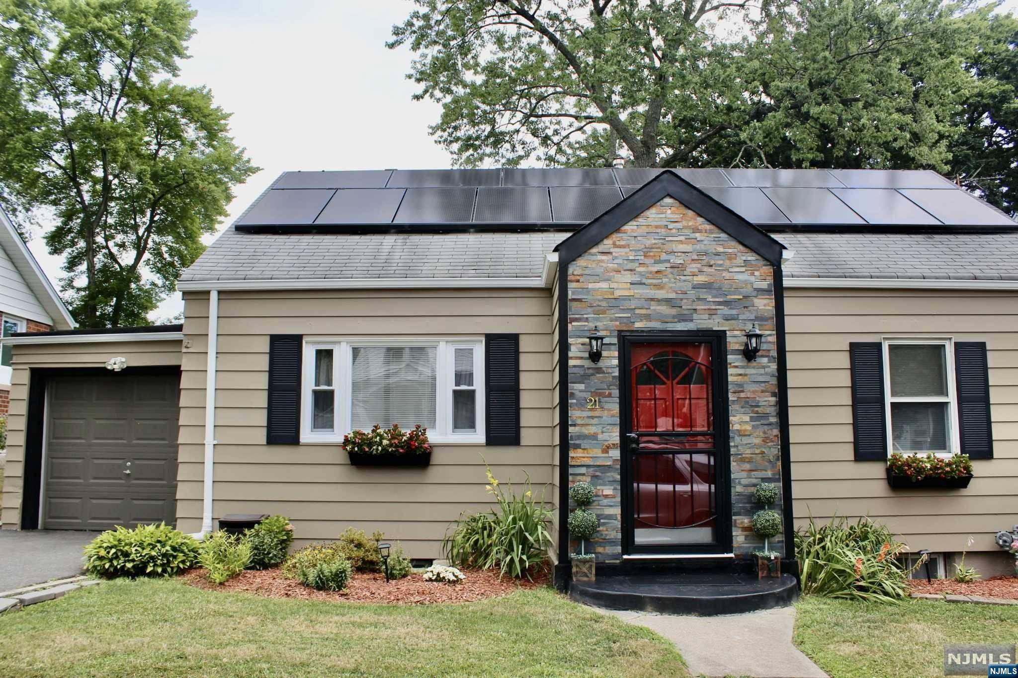 21 Cliff ST, Haledon, NJ 07508