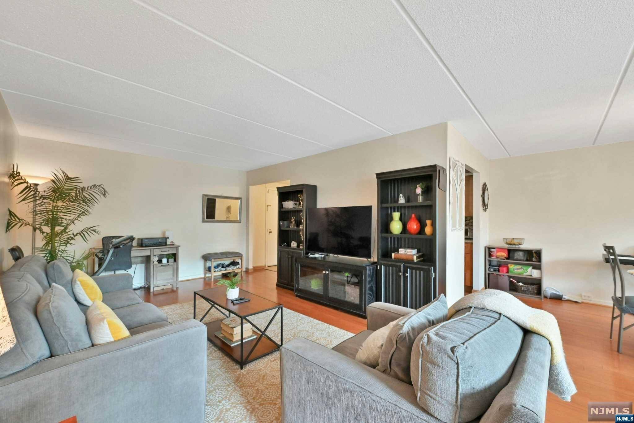 Fort Lee, NJ 07024,1600 Center AVE #2G