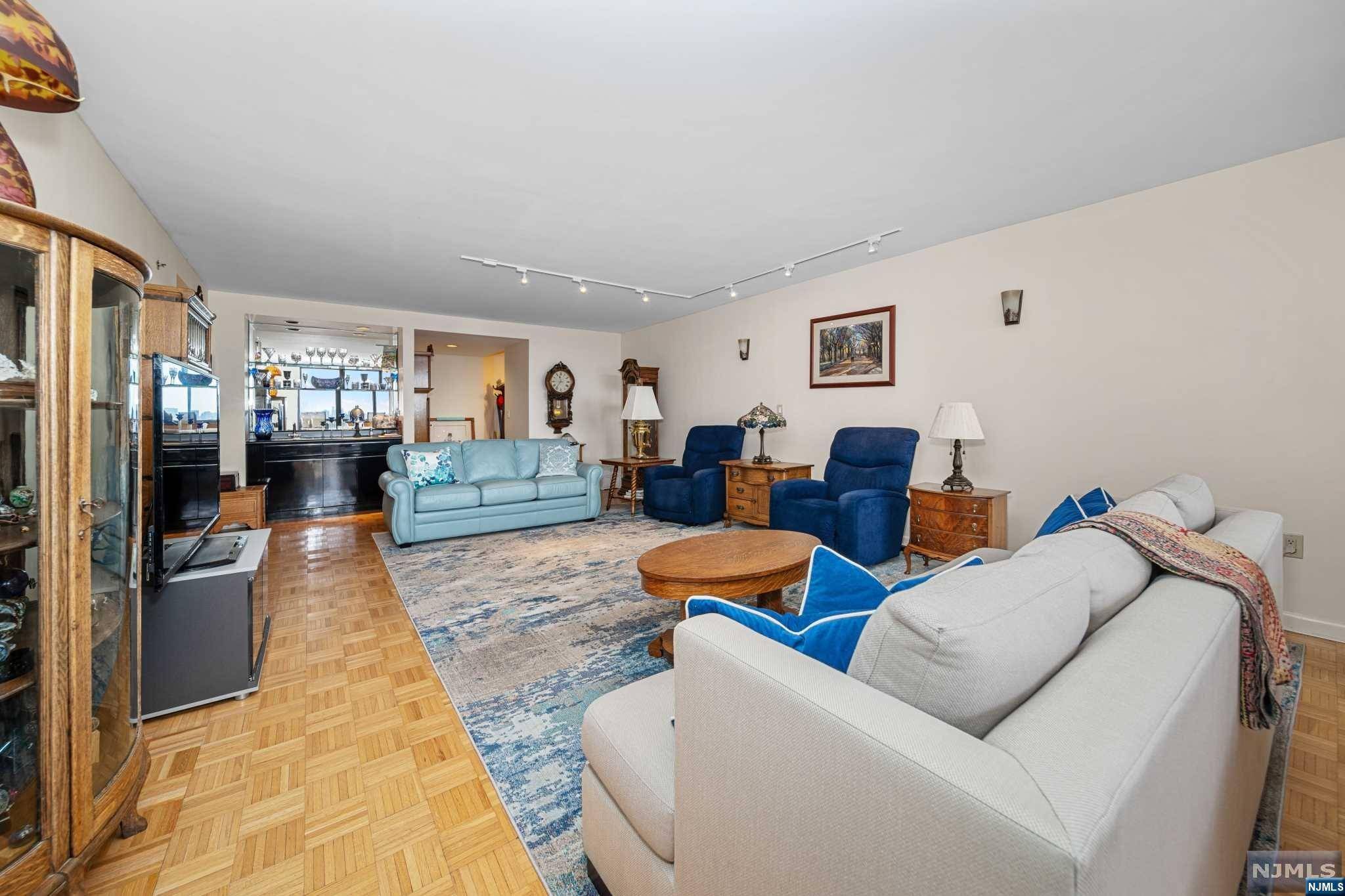 Fort Lee, NJ 07024,900 Palisade AVE #18a
