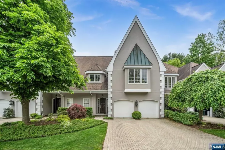 2 Normandy CT, Ho-ho-kus, NJ 07423