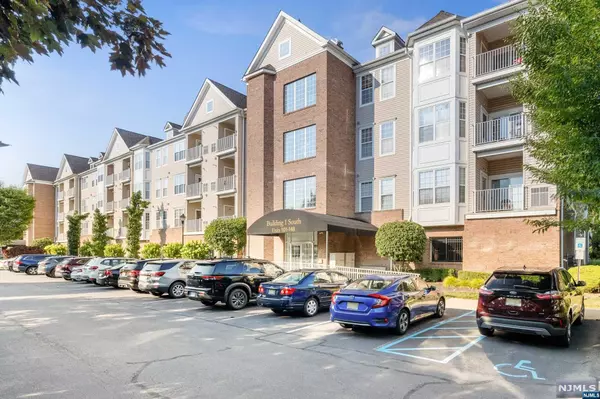 Elmwood Park, NJ 07407,117 Cory LN