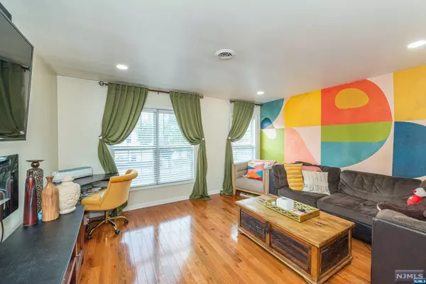 Newark, NJ 07104,38 Carmella CT