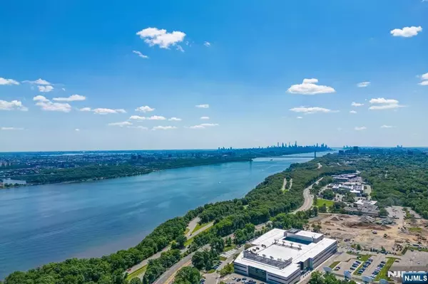 Englewood Cliffs, NJ 07632,28 Geraldine CT