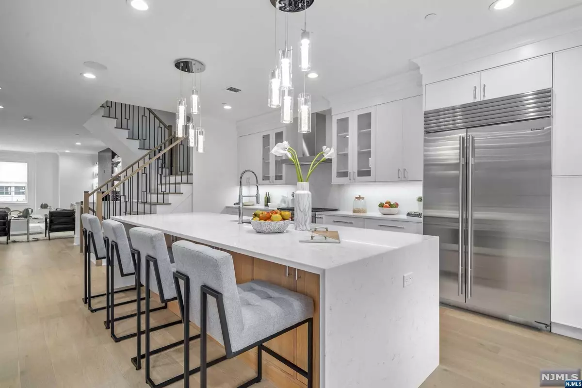 Haworth, NJ 07641,110 Mason CT #3F