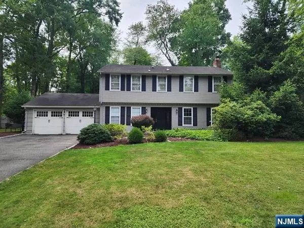 17 Arrowhead RD, Old Tappan, NJ 07675