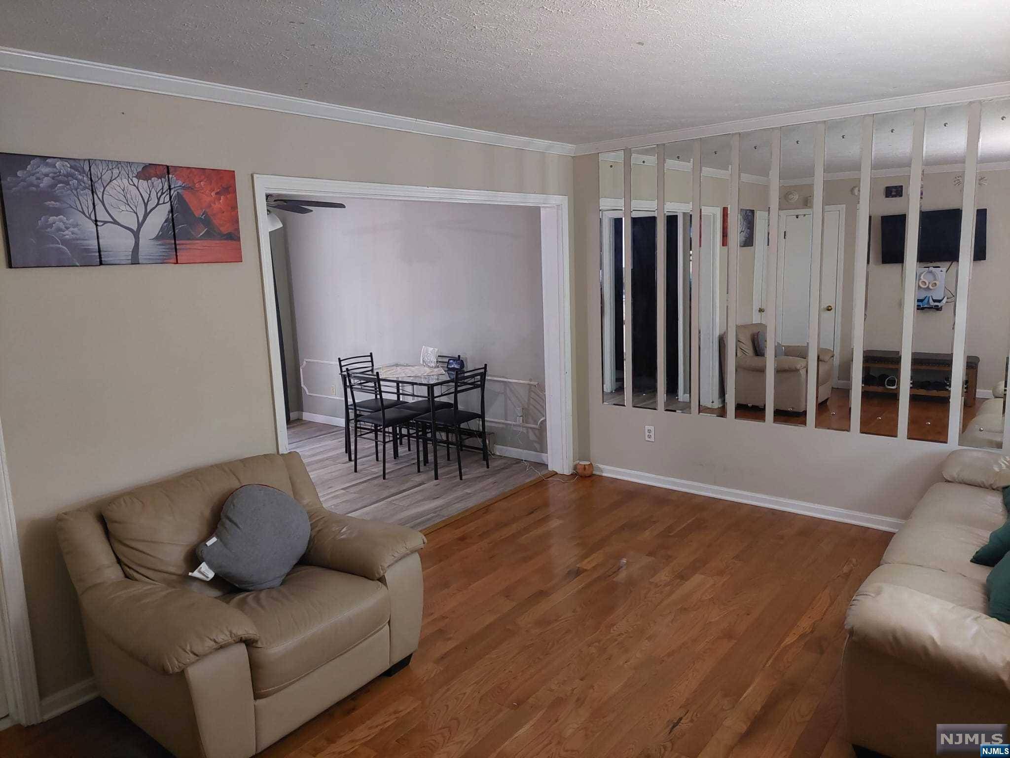 East Orange, NJ 07017,13 Hayward ST