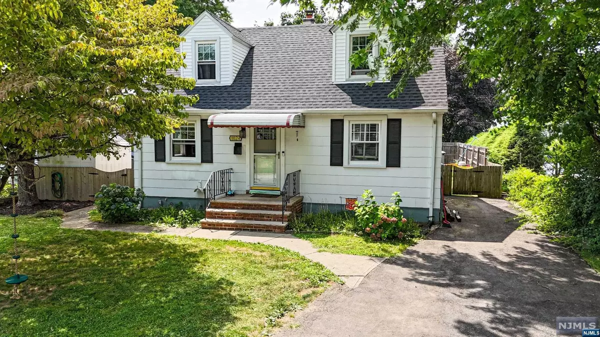 New Milford, NJ 07646,1024 Carnation DR