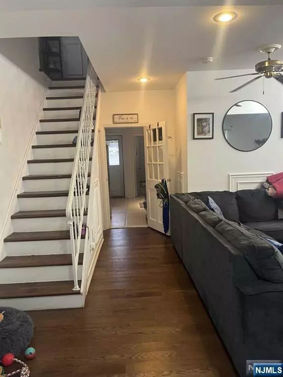Teaneck, NJ 07666,560 Hillcrest ST