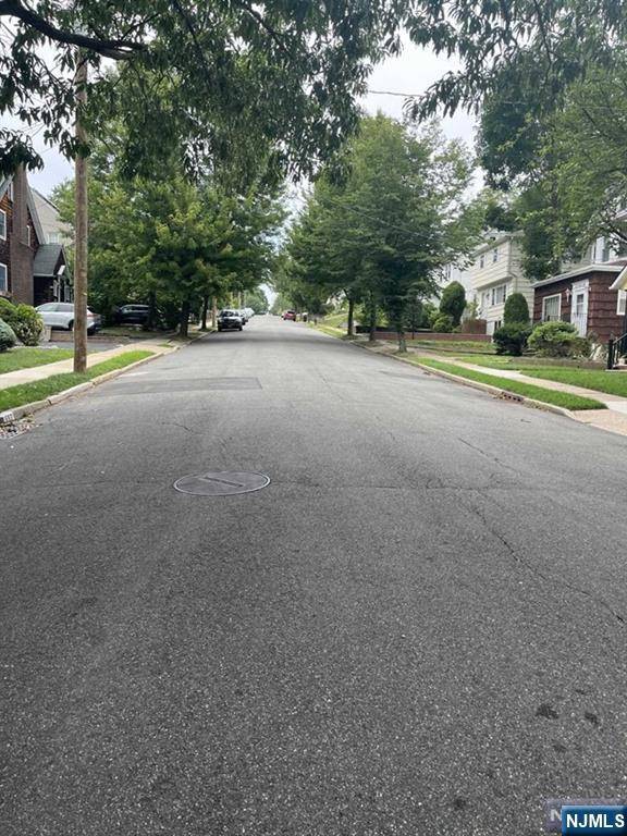 Teaneck, NJ 07666,560 Hillcrest ST