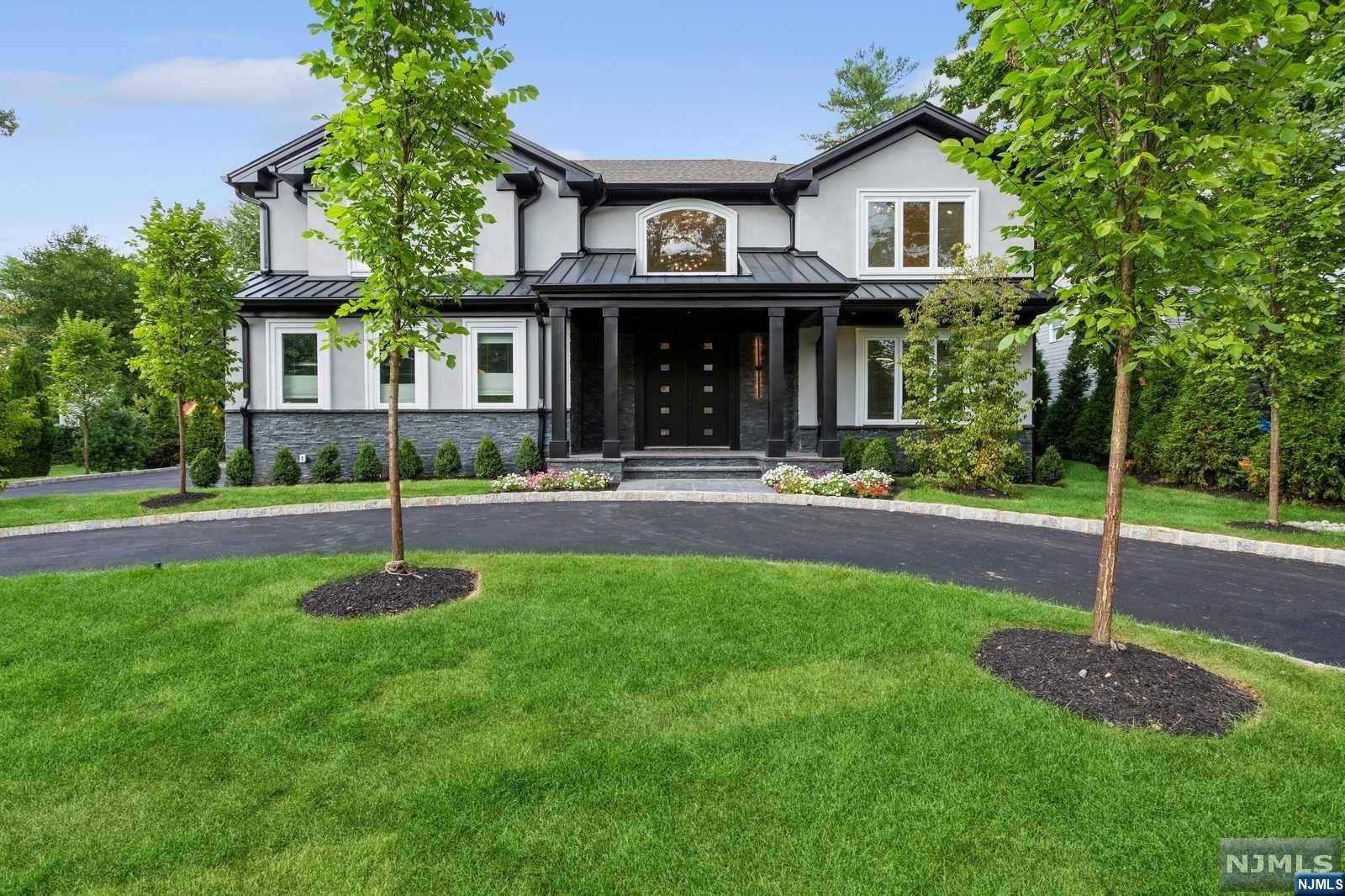 57 Crabtree LN, Tenafly, NJ 07670