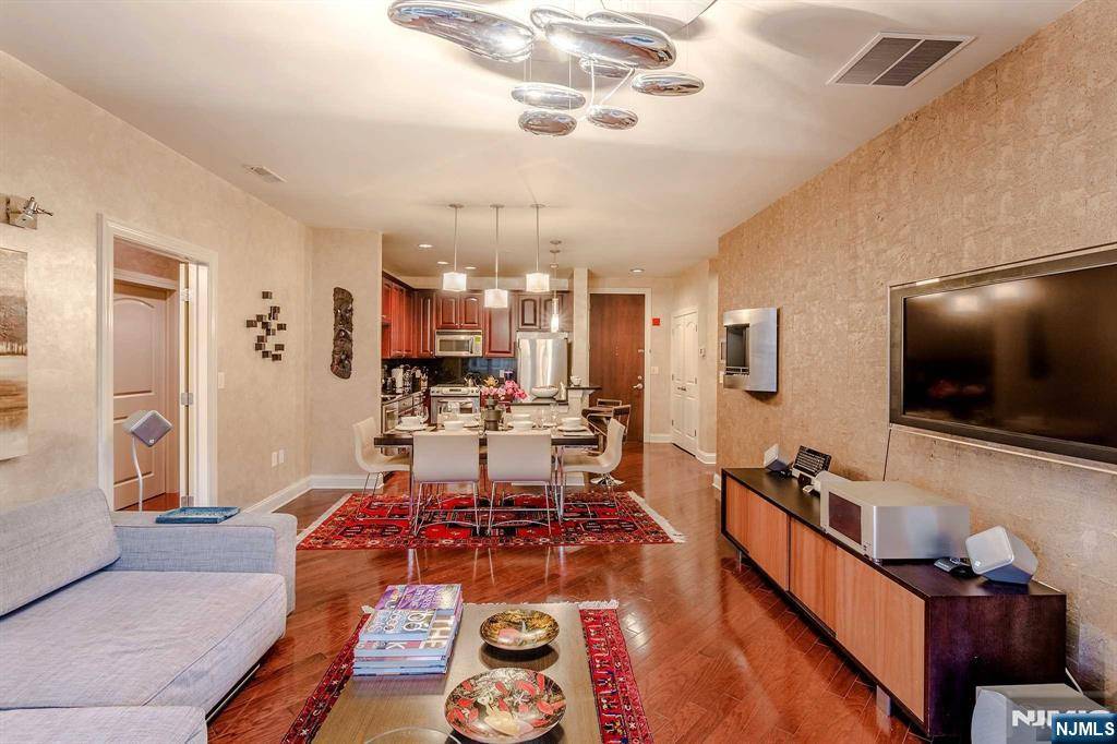 West New York, NJ 07093,22 Ave At Port Imperial #304