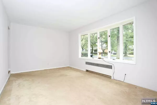 Ramsey, NJ 07446,168 Momar DR