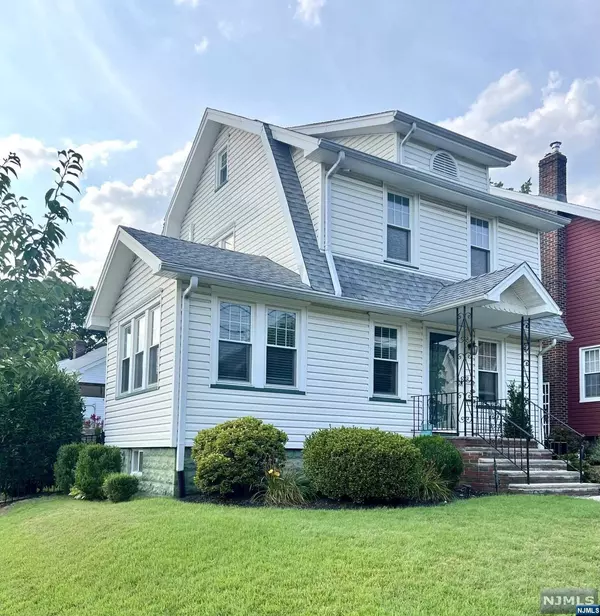 19 Linden PL, Nutley, NJ 07110