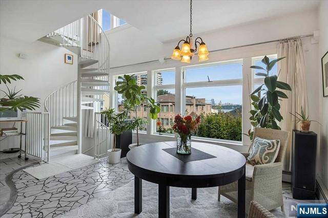 Edgewater, NJ 07020,11 Rockwood PL